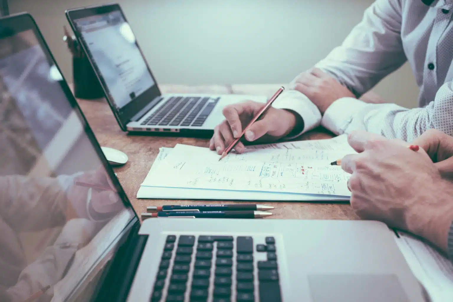 Title image for the article: How to find a good private tutor